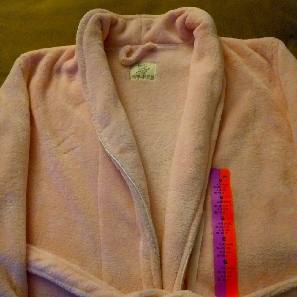 NEW w/Tag Women's robe, 2 pockets, PINK, sizes 10-12, 12- 14, FIRM POSH KEEPS $6